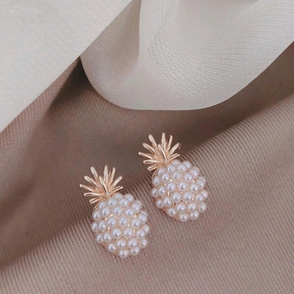 Pinapple Pearl Earrings - Picture 1 of 4